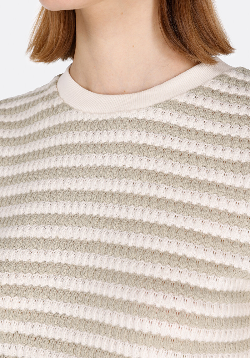 Imagine a Tricou Verde Pentru Femei Slim Fit