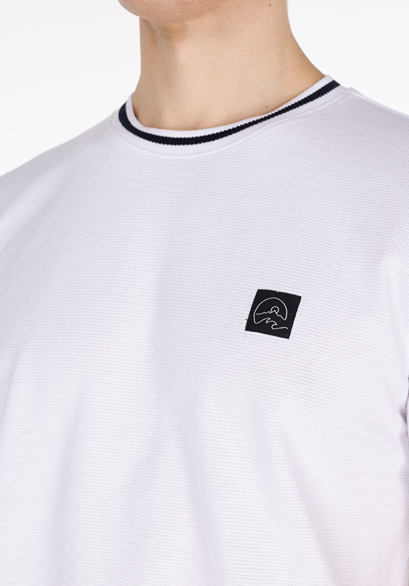 Afișați detalii pentru Regular Fit Round Neck Jacquard Bărbați Alb Tricou Cu Mânecă Scurtă