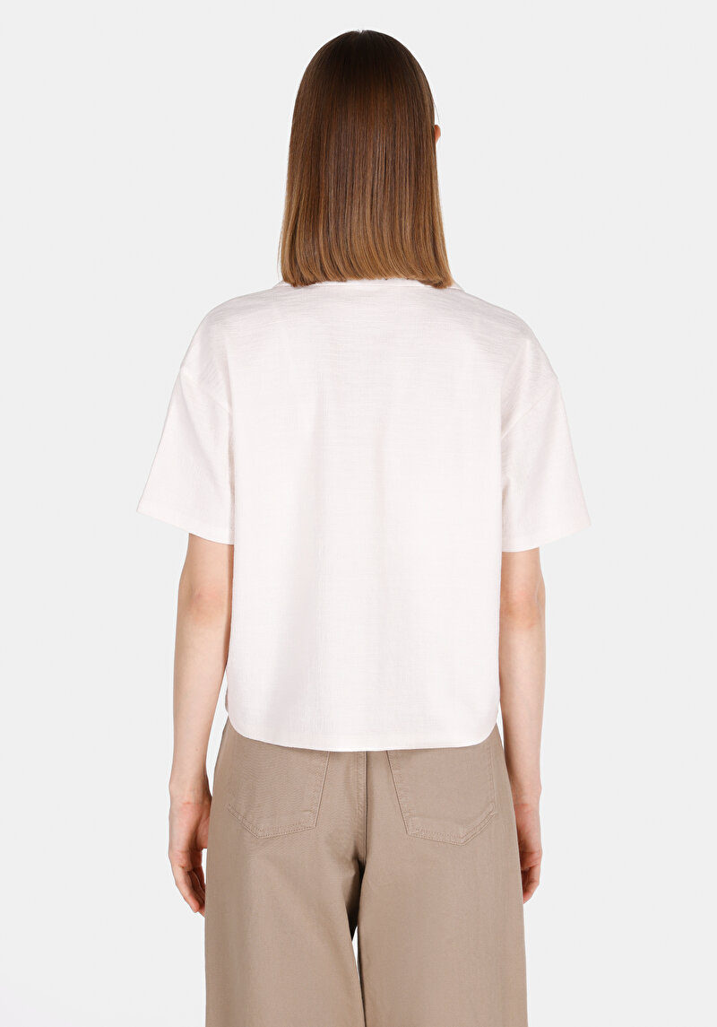 Imagine a Regular Fit Polo Neck Jacquard Tricou Alb Cu Mânecă Scurtă Pentru Femei