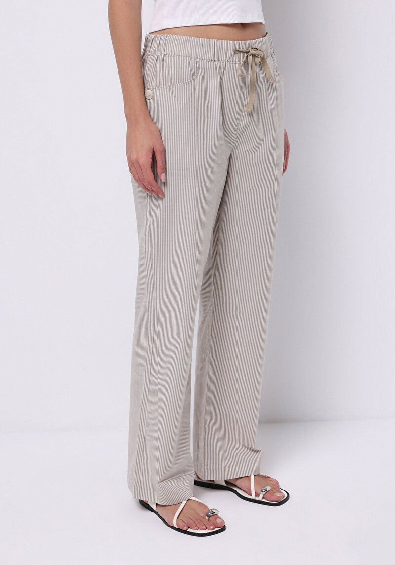 Imagine a Drept Fit Talie Talie Larg Picior Larg Pantaloni Bej Pentru Femei