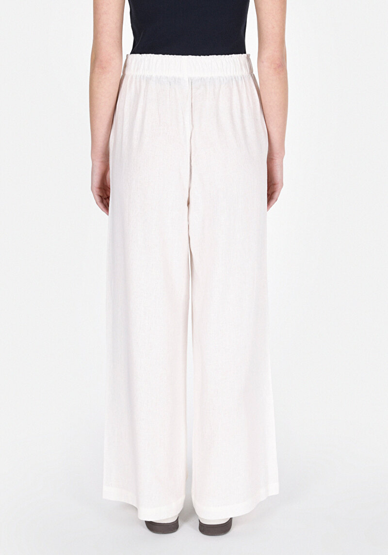 Imagine a Pantaloni De Dama Alb Regular Fit Cl1074805