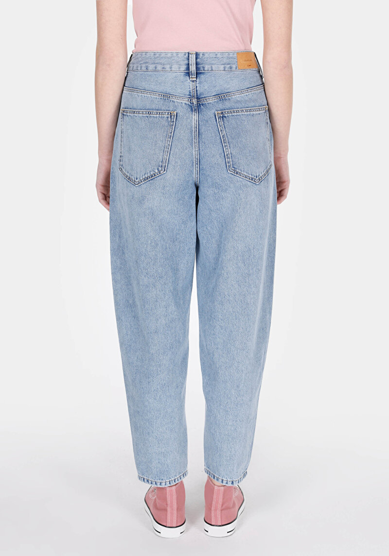 Imagine a Blugi Barrel Fit Indigo Pentru Femei