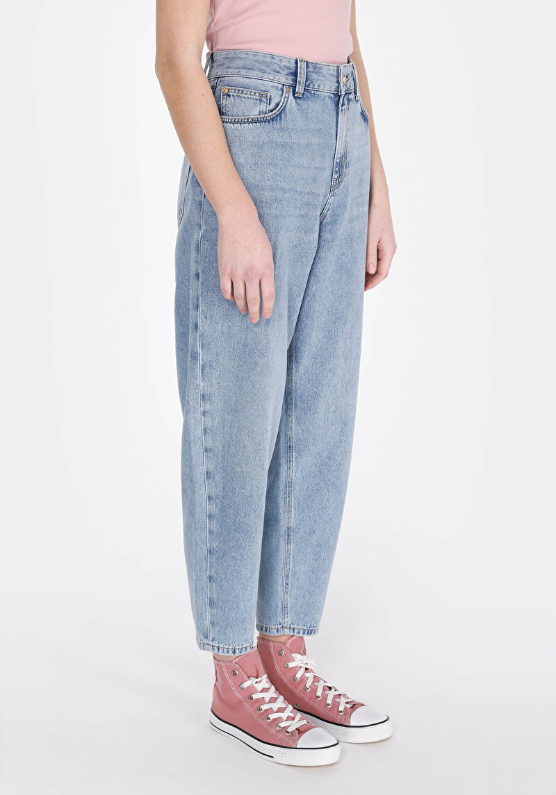 Imagine a Blugi Barrel Fit Indigo Pentru Femei