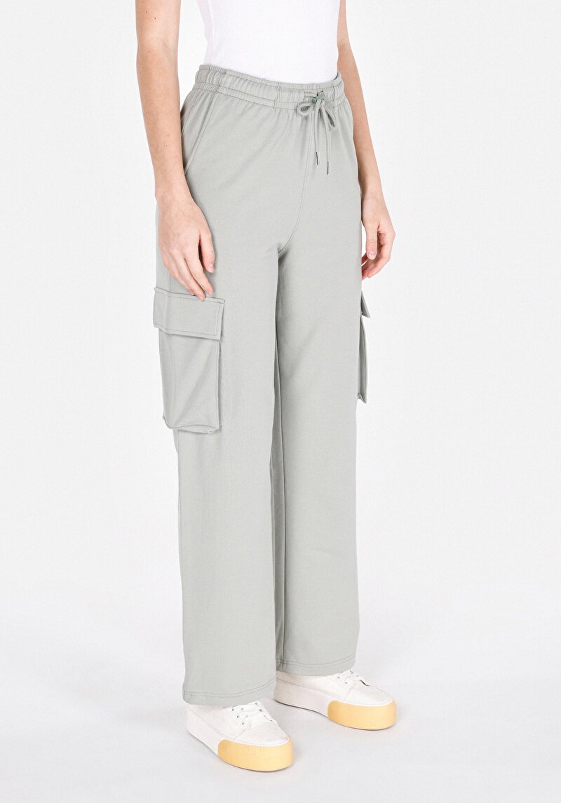 Imagine a Pantaloni De Trening De Dama Verde Regular Fit Cl1072561