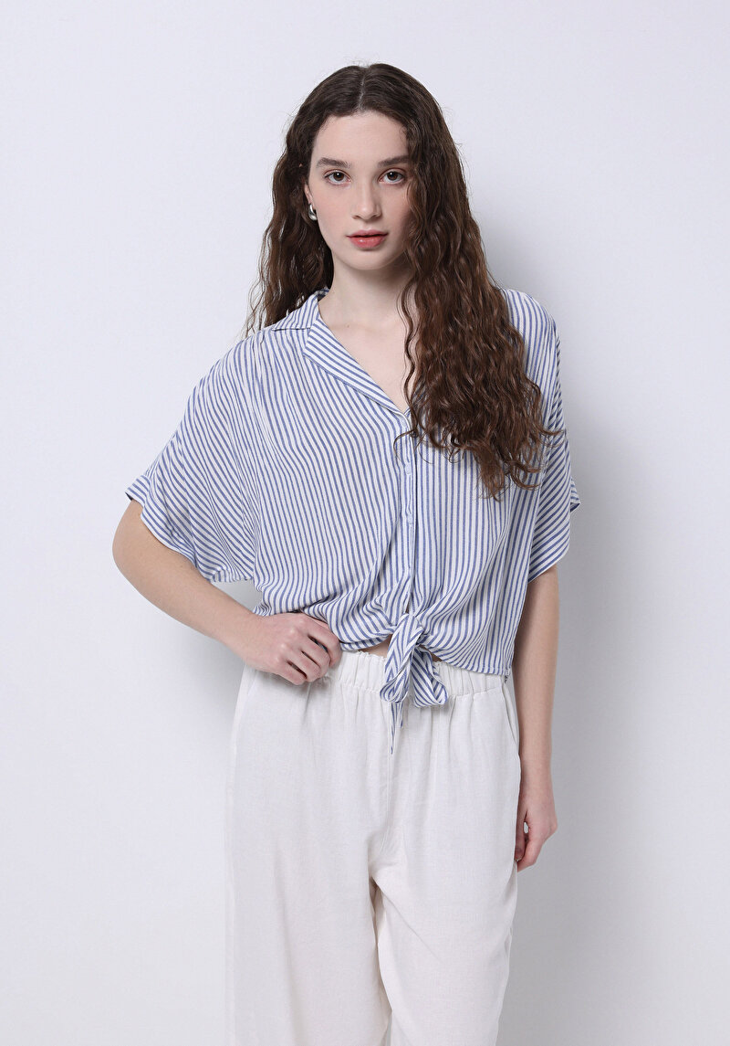 Imagine a Cămașă Cu Dungi Cămașă Albastră Cu Mânecă Scurtă Pentru Femei