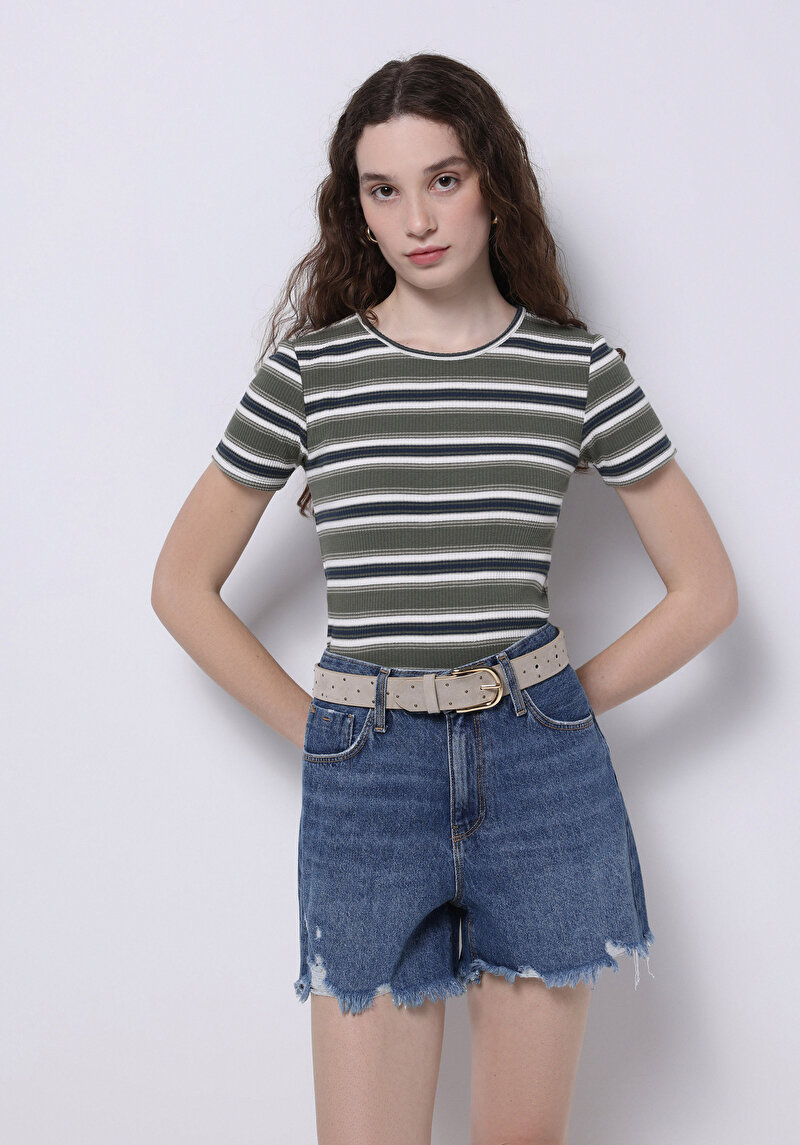 Imagine a Tricou Cu Mânecă Scurtă Verde Cu Guler Rotund Cu Dungi Slim Fit Pentru Femei