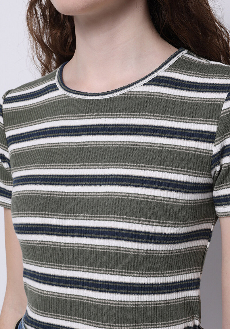 Afișați detalii pentru Tricou Cu Mânecă Scurtă Verde Cu Guler Rotund Cu Dungi Slim Fit Pentru Femei