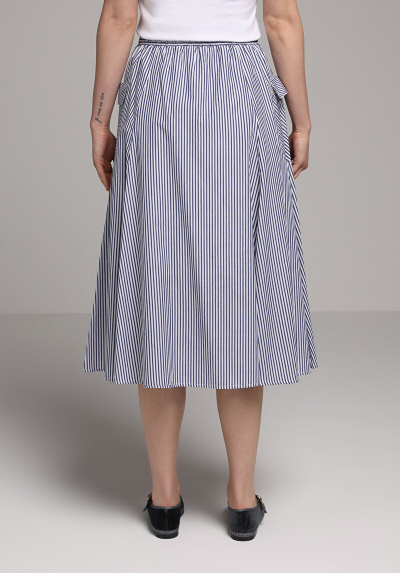 Imagine a Fustă Midi Cu Dungi Bleumarin Pentru Femei