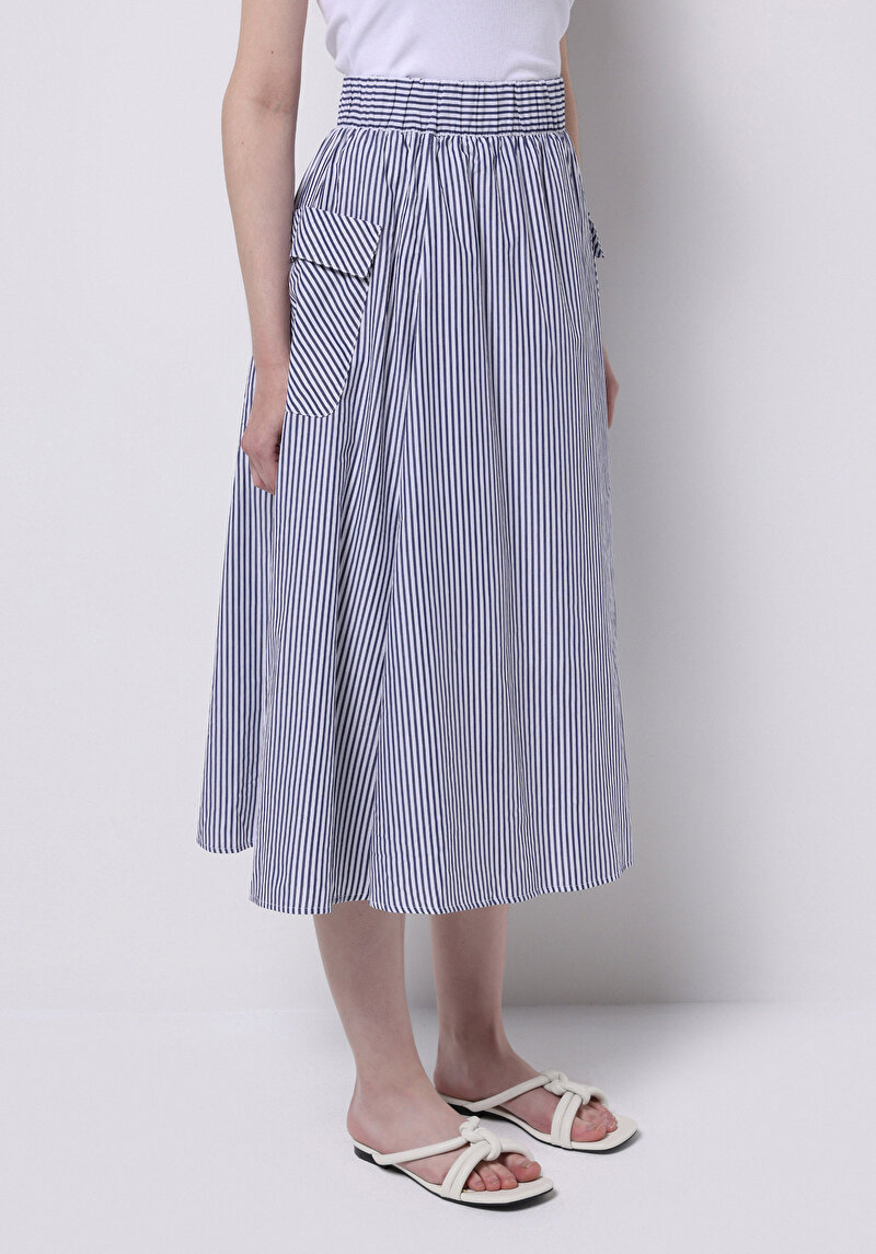 Imagine a Fustă Midi Cu Dungi Bleumarin Pentru Femei