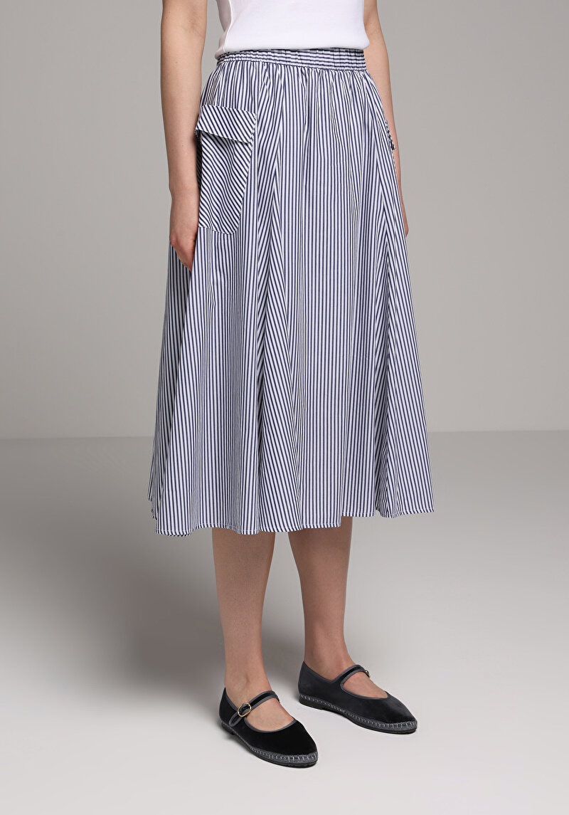 Imagine a Fustă Midi Cu Dungi Bleumarin Pentru Femei
