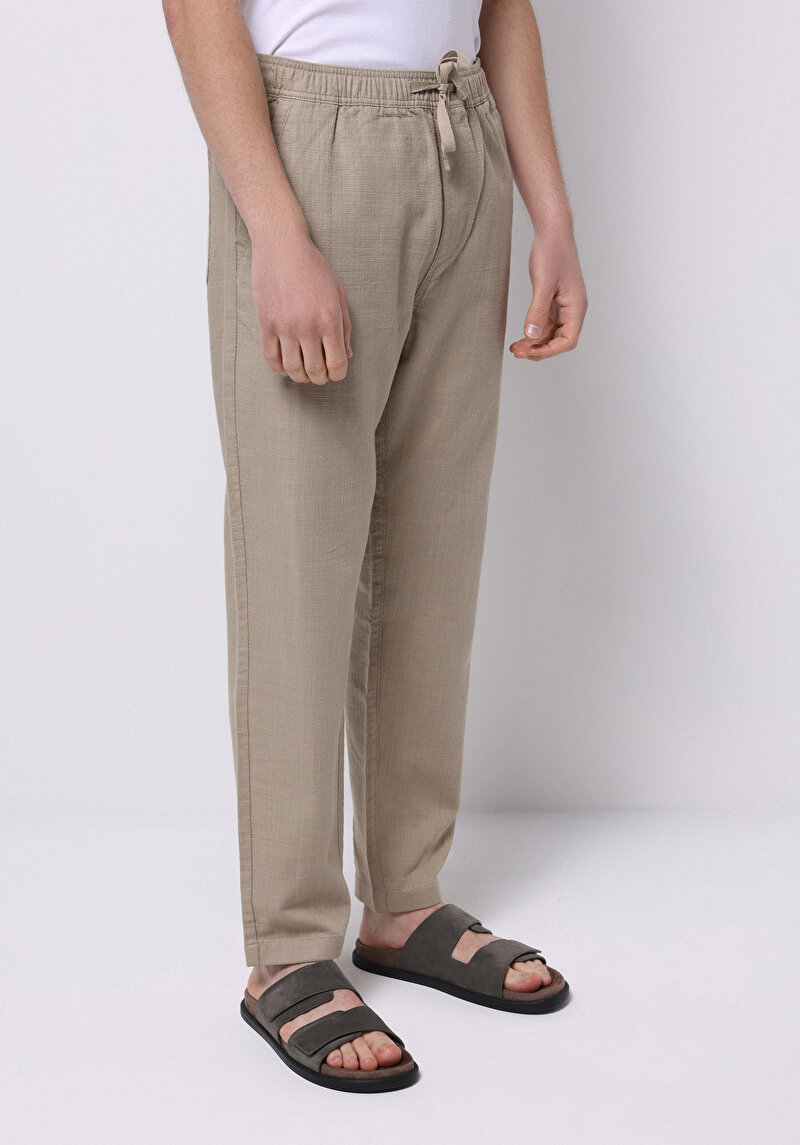 Imagine a Pantaloni De Barbati Bej Regular Fit Cl1073863