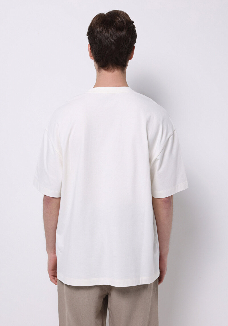 Imagine a Tricou Supradimensionat Cu Gât Rotund Drept Pentru Bărbați Alb Cu Mânecă Scurtă