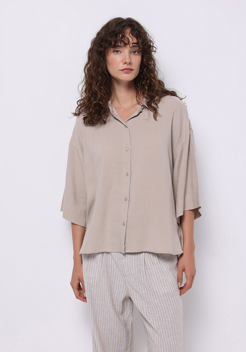 Imagine a Cămașă Cu Croială Relaxată Drept Bej Pentru Femei Cămașă Cu Mânecă 3/4