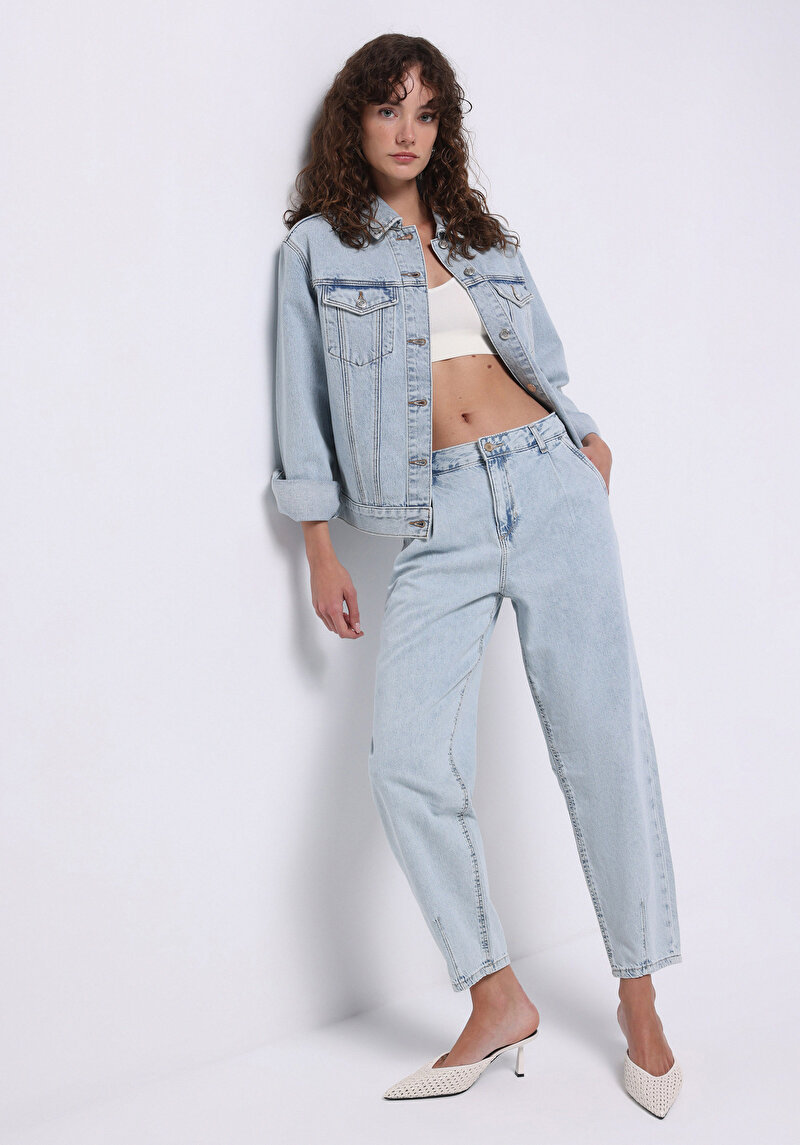 Imagine a Jachetă Albastră Pentru Femei Cu Nasturi Și Căptușeală Regular Fit