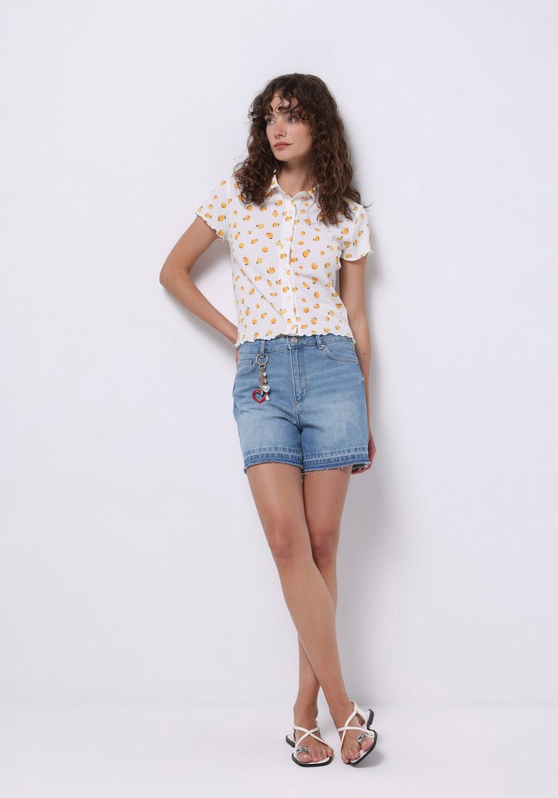 Imagine a Short / Pantaloni Scurti De Dama Albastru Mom Fit Cl1074979