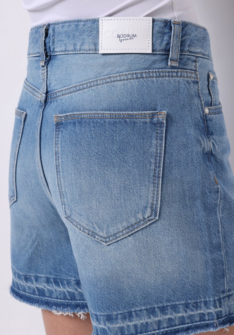 Imagine a Short / Pantaloni Scurti De Dama Albastru Mom Fit  Cl1074979