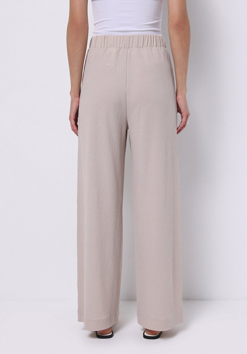 Imagine a Regular Fit Talie Medie Drept Pantaloni De Trening Bej Pentru Femei