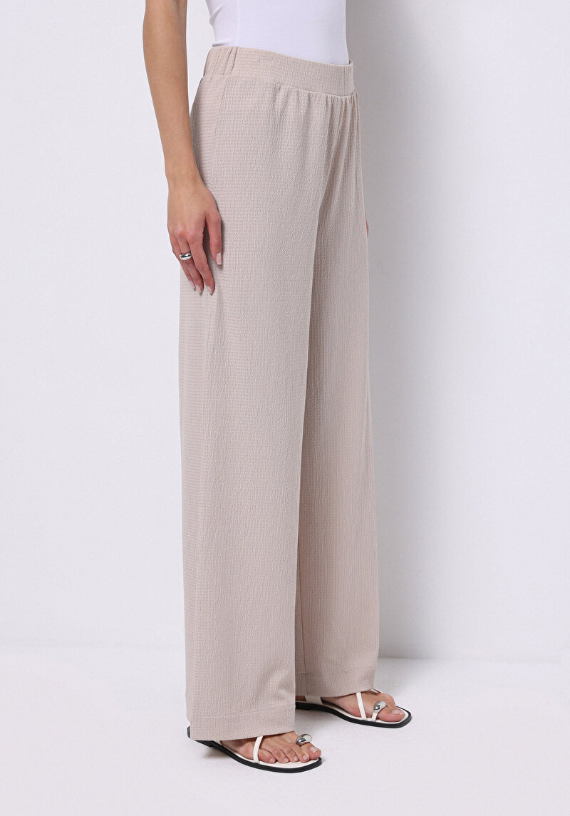 Imagine a Regular Fit Talie Medie Drept Pantaloni De Trening Bej Pentru Femei