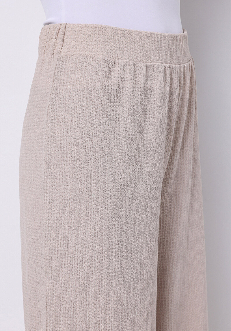 Imagine a Regular Fit Talie Medie Drept Pantaloni De Trening Bej Pentru Femei