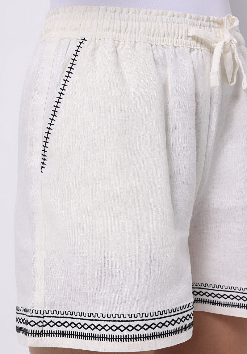 Imagine a Regular Fit Talie Înaltă Brodat Pantaloni Scurți Albi Pentru Femei