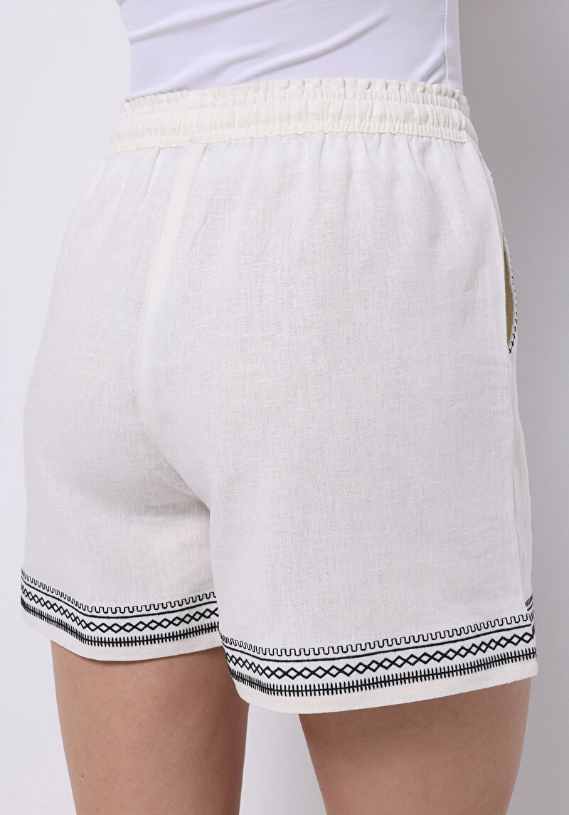 Afișați detalii pentru Regular Fit Talie Înaltă Brodat Pantaloni Scurți Albi Pentru Femei