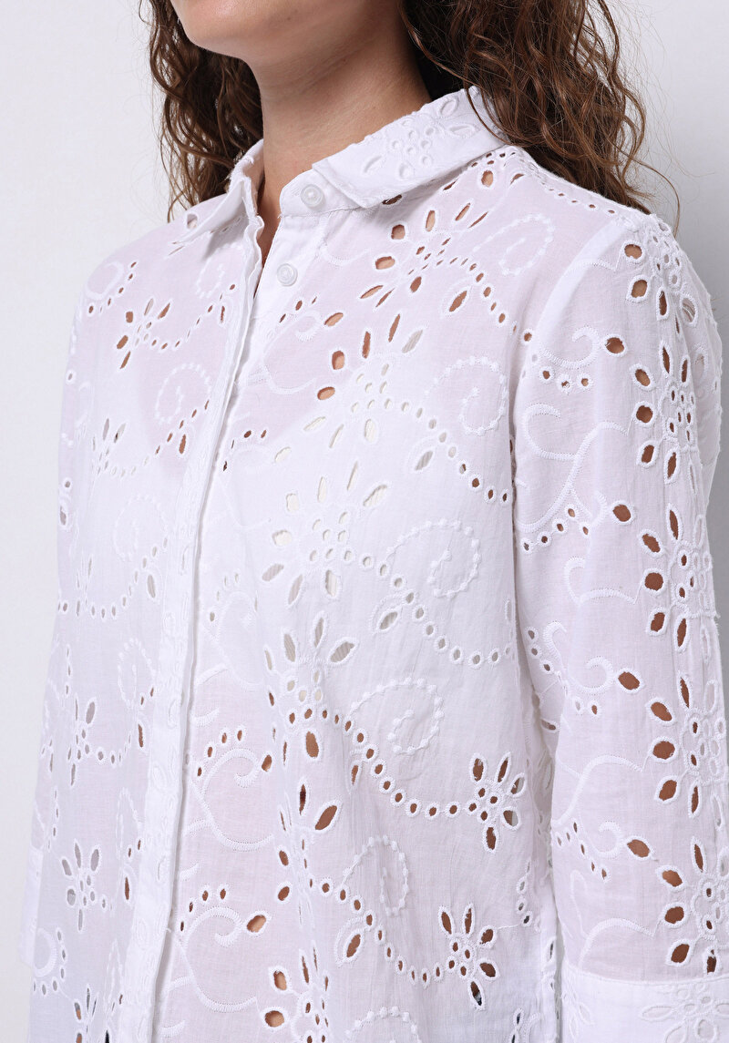 Imagine a Cămașă Regular Fit Gât Brodat Cămașă Albă Cu Mânecă Lungă Pentru Femei