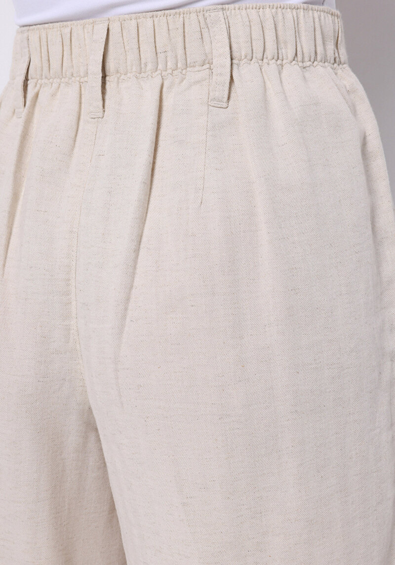 Afișați detalii pentru Regular Fit Rising Waist Straight Pantaloni Scurți Bej Pentru Femei