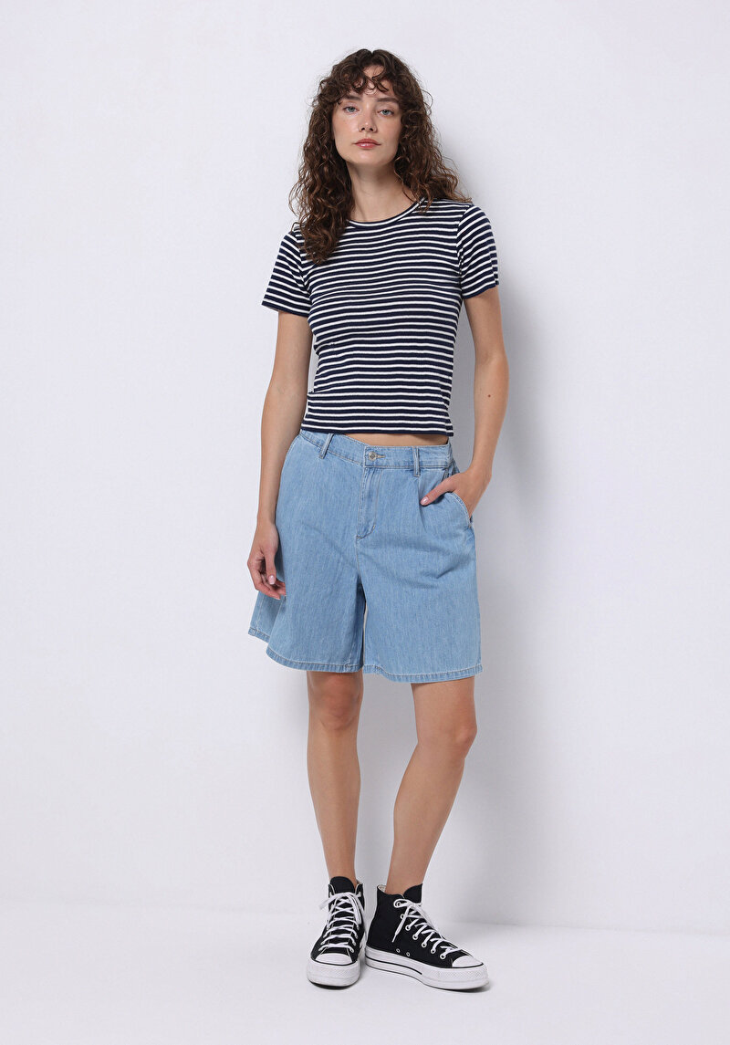 Imagine a Pantaloni Scurți De Jeans Gri Pentru Femei Cu Talie Lejeră