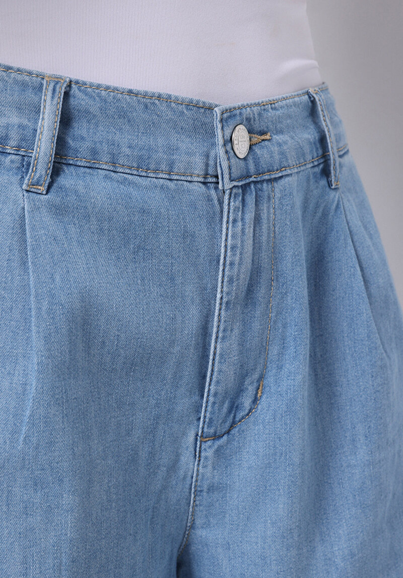 Imagine a Pantaloni Scurți De Jeans Gri Pentru Femei Cu Talie Lejeră