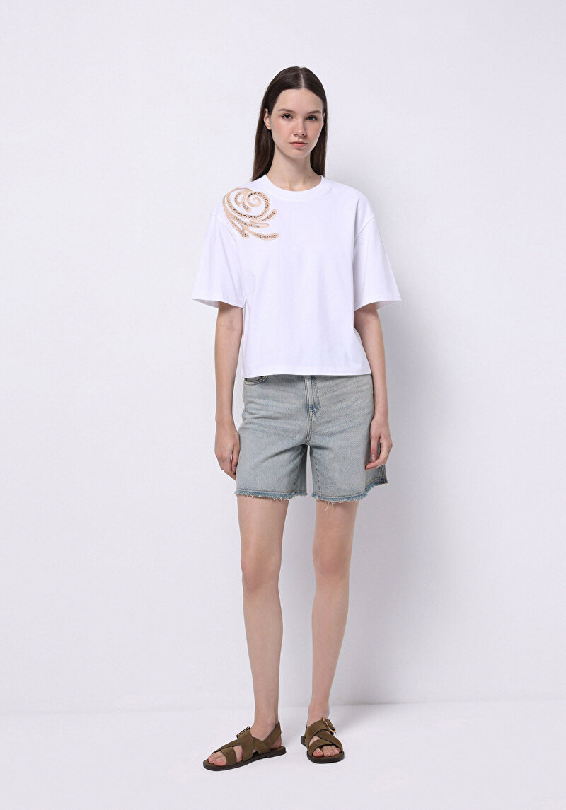 Imagine a Regular Fit Round Neck Brodat Tricou Alb Cu Mânecă Scurtă Pentru Femei