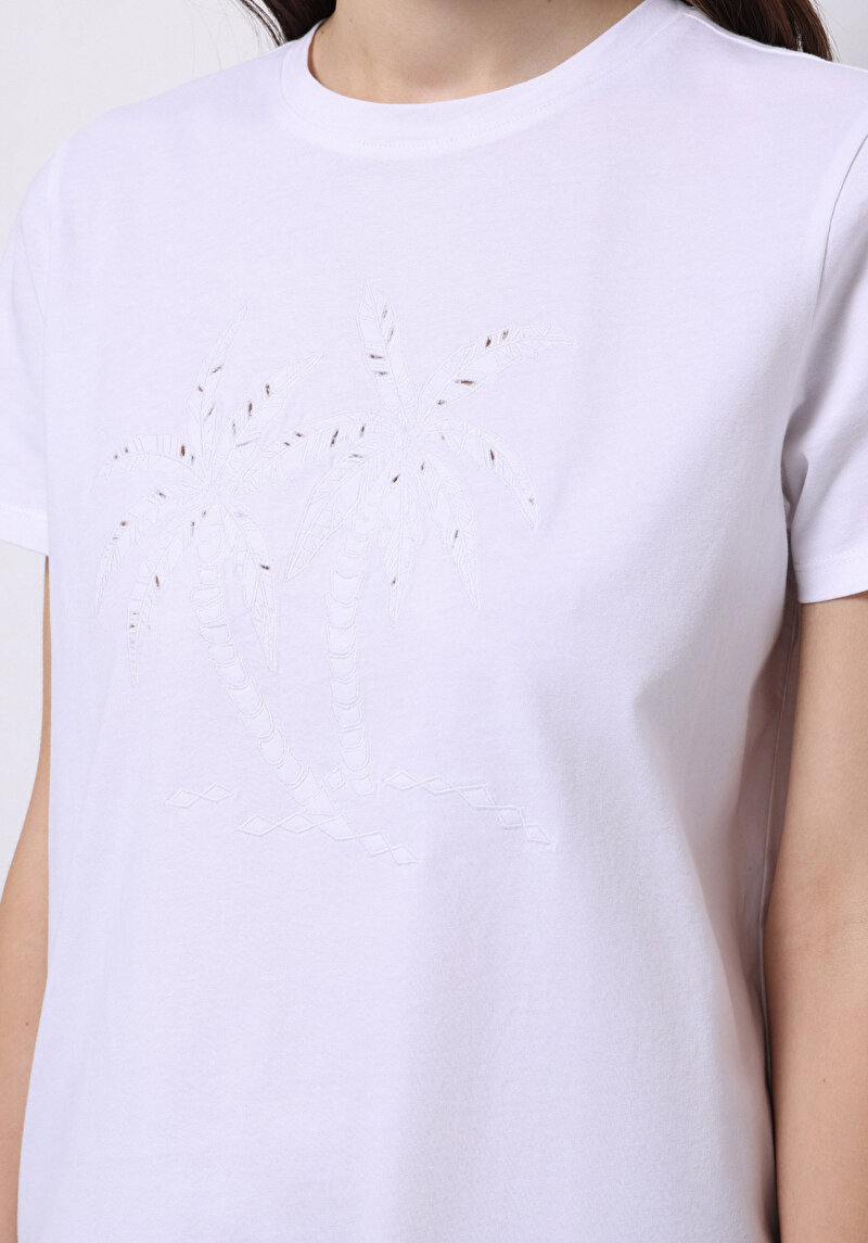 Imagine a Regular Fit Round Neck Brodat Tricou Alb Cu Mânecă Scurtă Pentru Femei