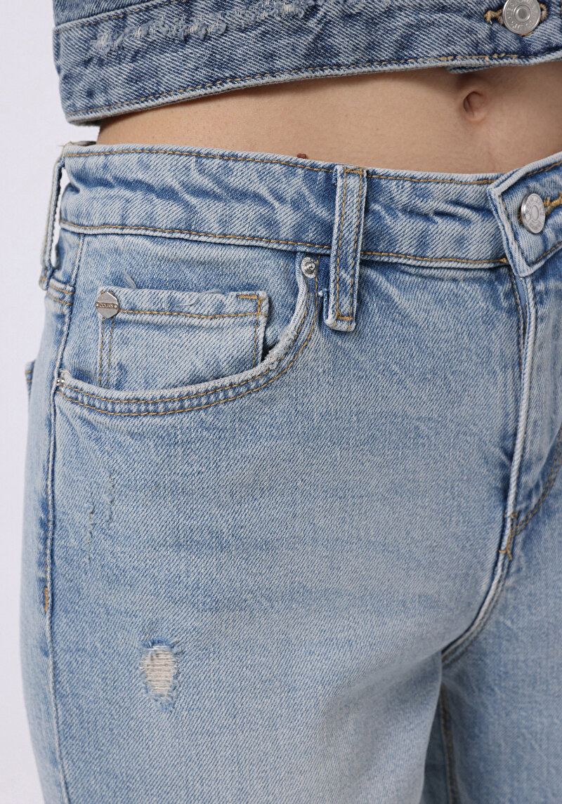 Afișați detalii pentru Mom Fit Rising Waist Shrinking Leg Blugi İndigo Deschiși Pentru Femei