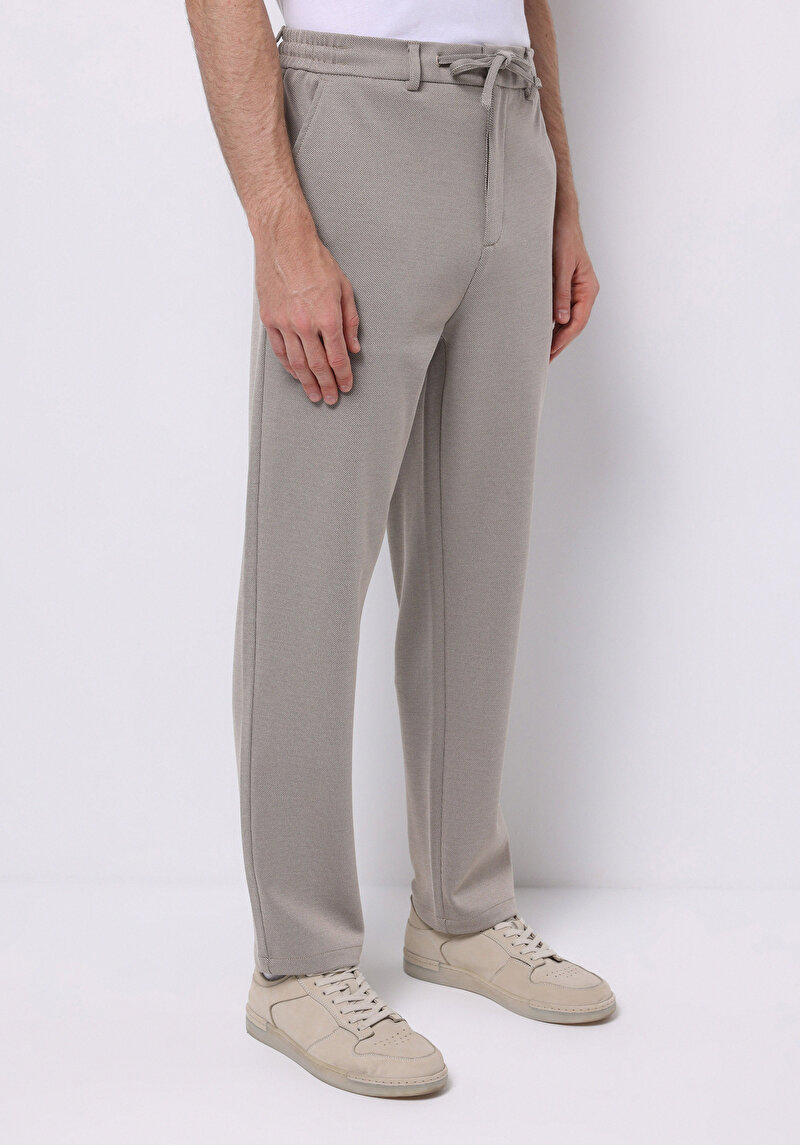 Imagine a Pantaloni De Barbati Bej Regular Fit Cl1075648