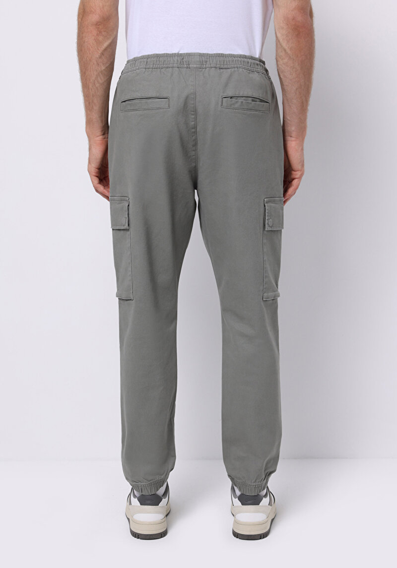Imagine a Pantaloni De Barbati Verde Cargo Fit Cl1075639