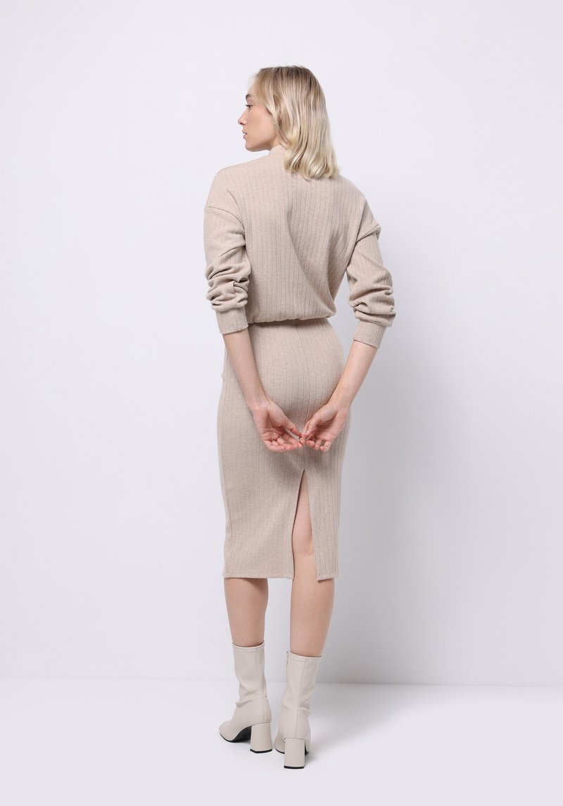 Imagine a Fusta De Dama Slim Fit Cl1075617