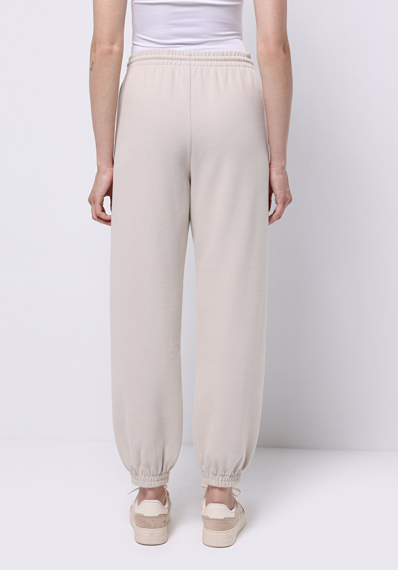 Imagine a Pantaloni De Trening De Dama Bej Regular Fit Cl1076454