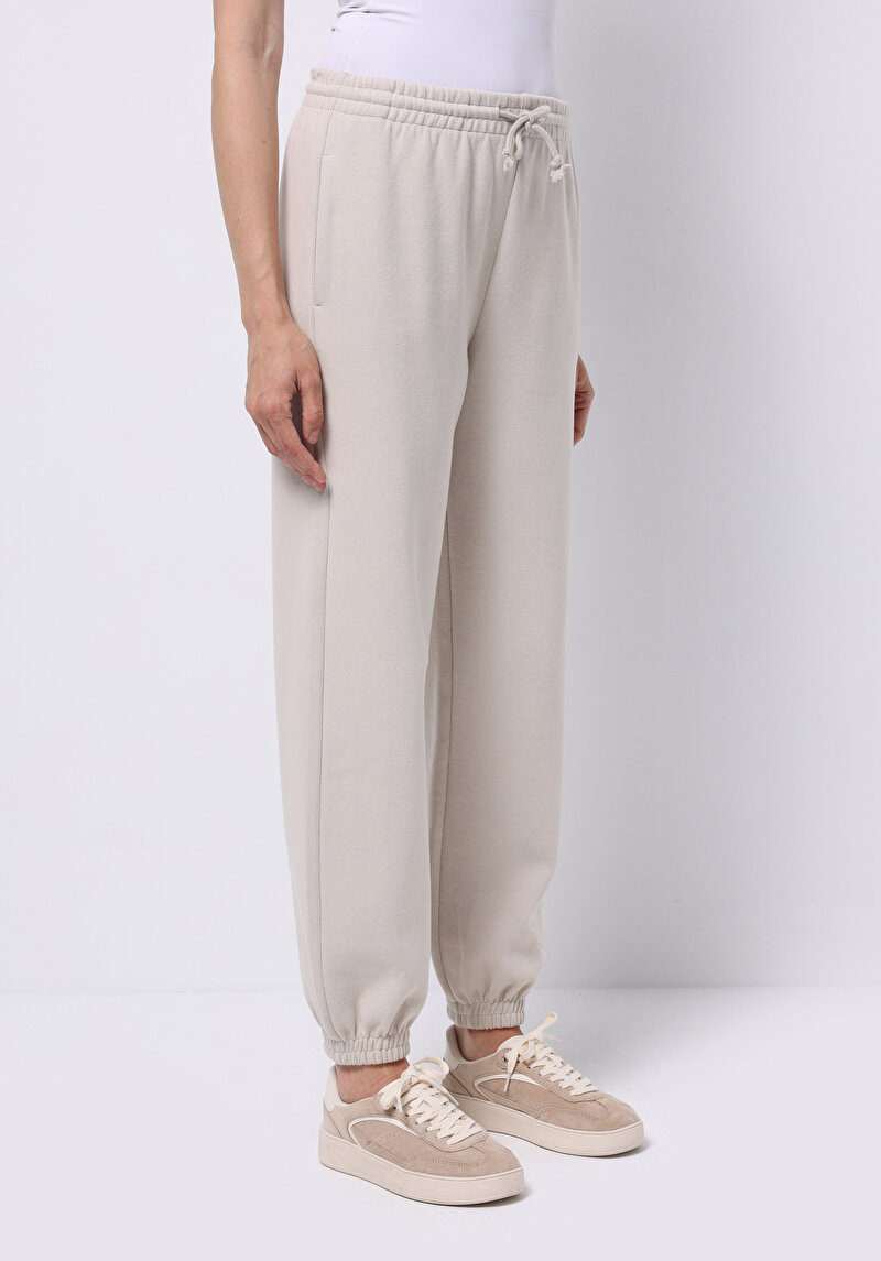 Afișați detalii pentru Pantaloni De Trening De Dama Bej Regular Fit  Cl1076454