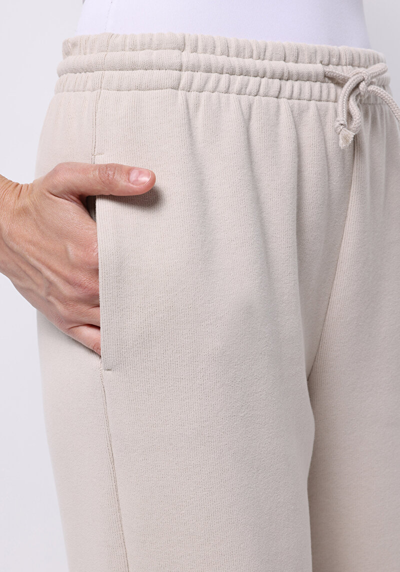 Afișați detalii pentru Pantaloni De Trening De Dama Bej Regular Fit  Cl1076454