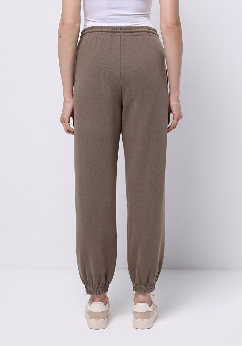 Afișați detalii pentru Pantaloni De Trening De Dama Bej Regular Fit  Cl1076454