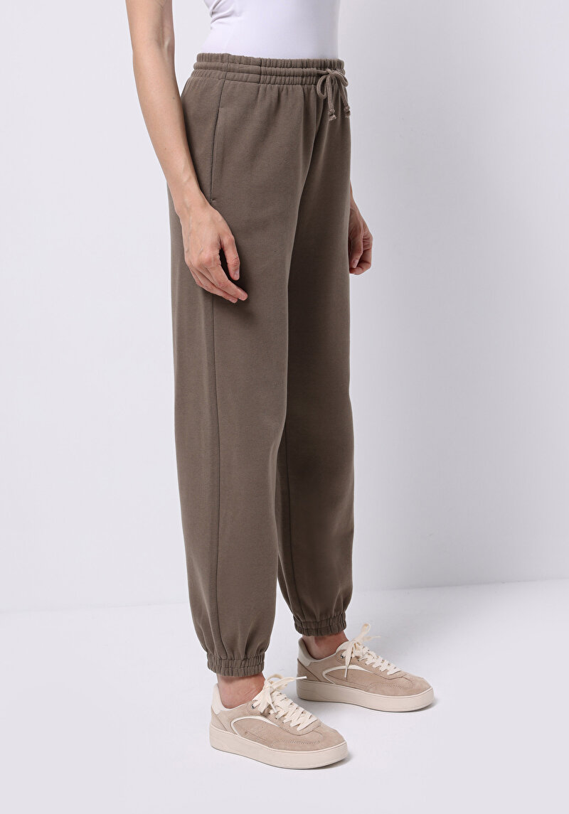 Afișați detalii pentru Pantaloni De Trening De Dama Bej Regular Fit  Cl1076454