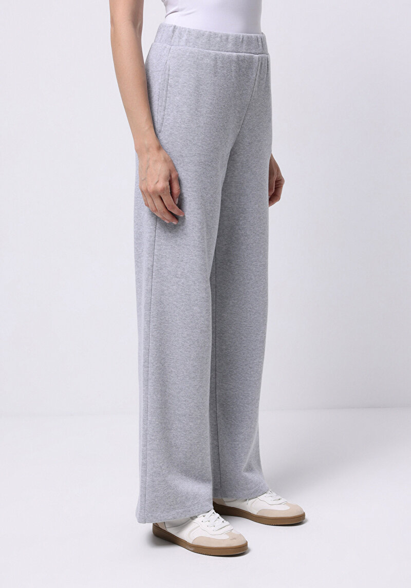 Afișați detalii pentru Pantaloni De Trening De Dama Gri Regular Fit  Cl1076448