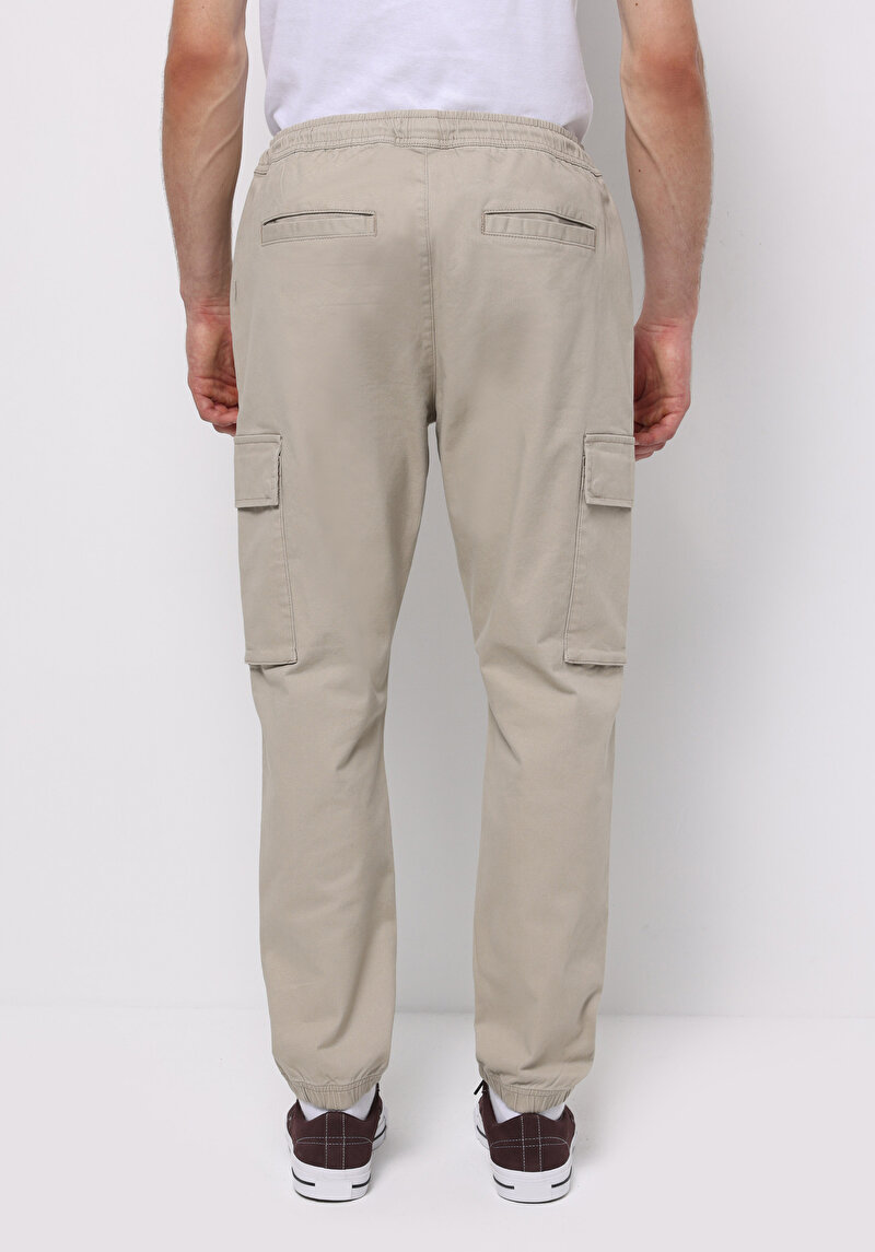 Imagine a Pantaloni De Barbati Bej Cargo Fit Cl1075639