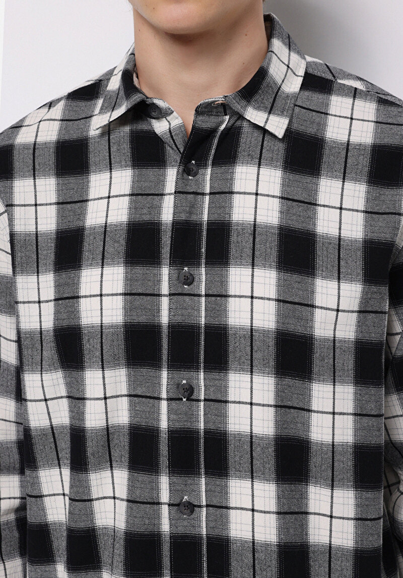 Imagine a Camasa Cu Maneca Lunga De Barbati Negru Regular Fit Cl1076512