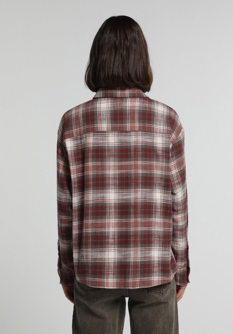 Imagine a Camasa Cu Maneca Lunga De Dama Roz Regular Fit Cl1076686