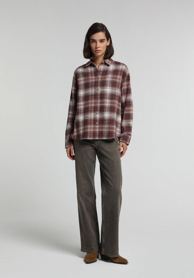 Imagine a Camasa Cu Maneca Lunga De Dama Roz Regular Fit  Cl1076686