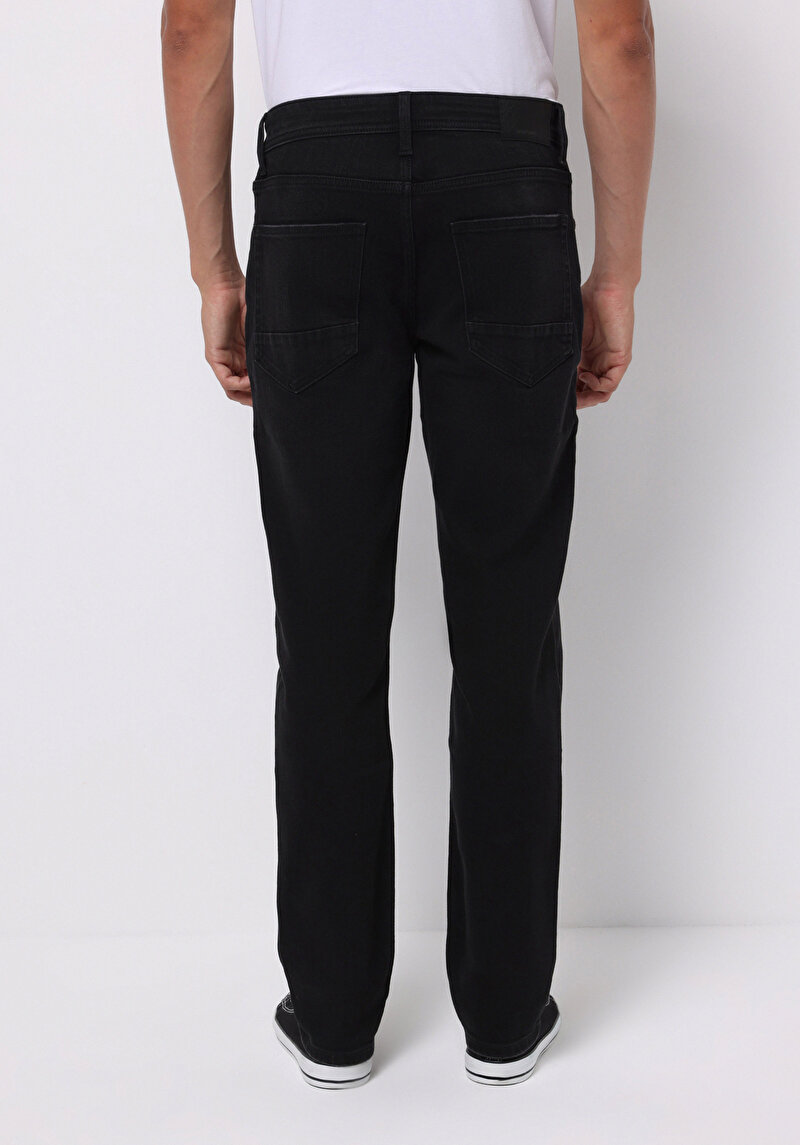 Imagine a Pantaloni De Barbati Denim Straight Fit 044 Karl Cl1076807