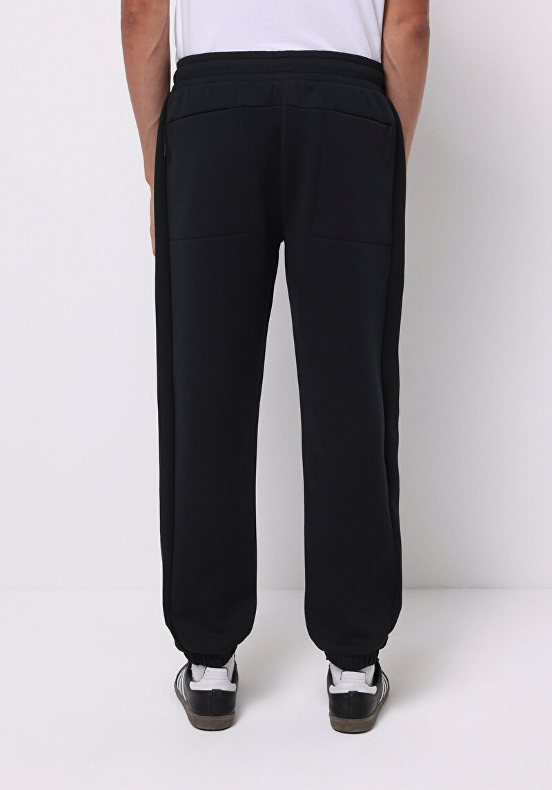 Imagine a Pantaloni De Trening De Barbati Negru Regular Fit Cl1076853