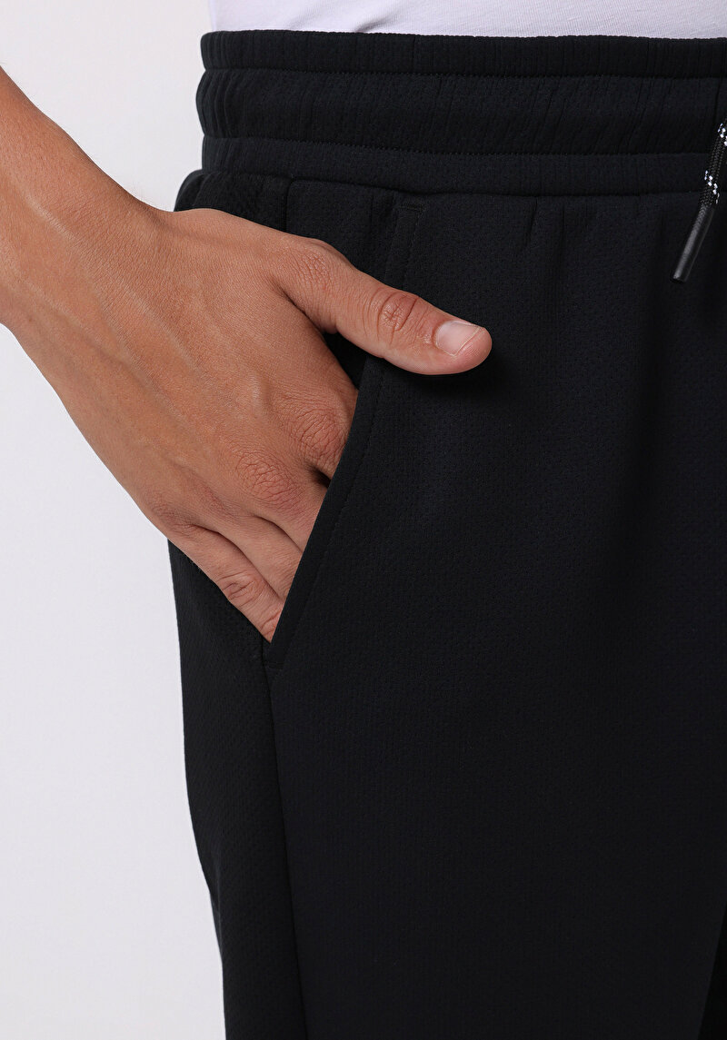 Afișați detalii pentru Pantaloni De Trening De Barbati Negru Regular Fit  Cl1076853