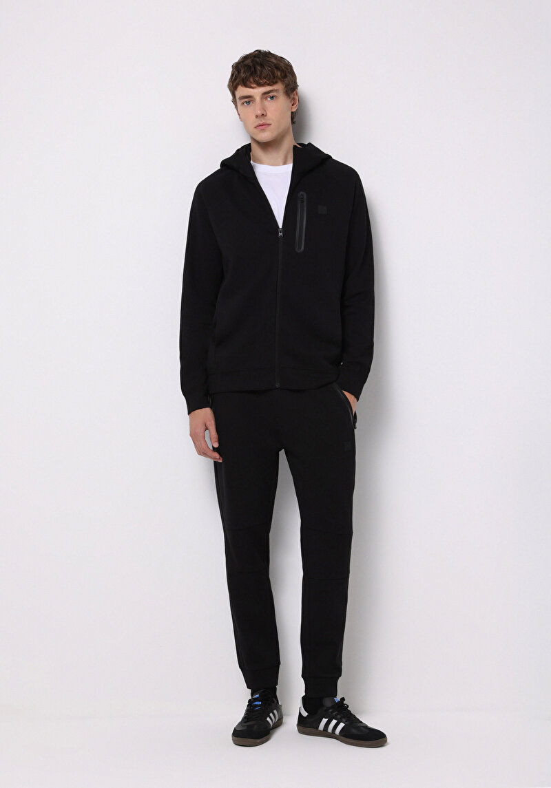 Imagine a Pantaloni De Trening De Barbati Negru Regular Fit  Cl1075654