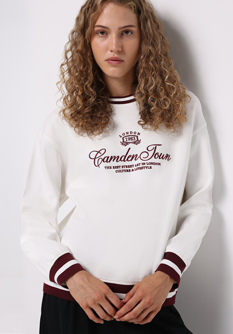 Imagine a Hanorac / Bluza De Dama Alb Regular Fit  Cl1076359